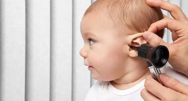 宝宝耳朵上的洞不是“聪明孔”、“富贵仓”，处理不当可能会有严重后果！